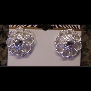 NEW W/O TAGS Silver Color Floral Pierced Earrings